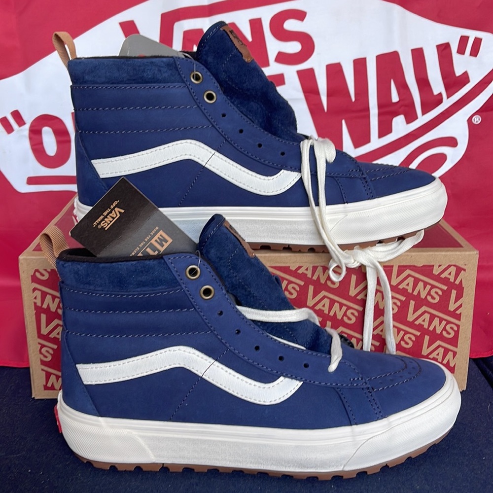 Vans Sk8-Hi Mte-1
Dress Blues/Nubuck
VNOA5HZYA07
Men’s boots - sneakers